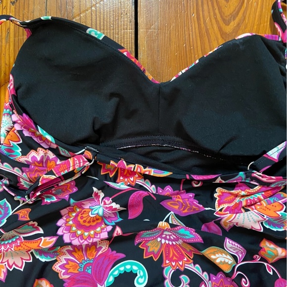 Sweet Escape Full Coverage Swim Top Ladies Size 12 Black with Pink Floral Beach - Picture 8 of 11